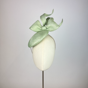 apple pale green bow percher hat, modern elegant style