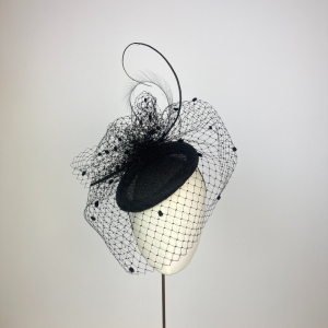 Black Large Beret With Spotted Veil