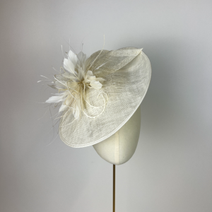 Ivory classic saucer disk hat / hatinator / fascinantor