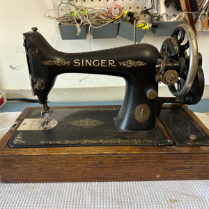Vintage 1920's Singer Sewing Machine