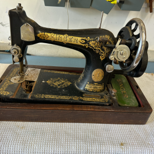 Vintage 1940's Singer Sewing Machine
