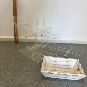 Stepped display risers and tray bundle